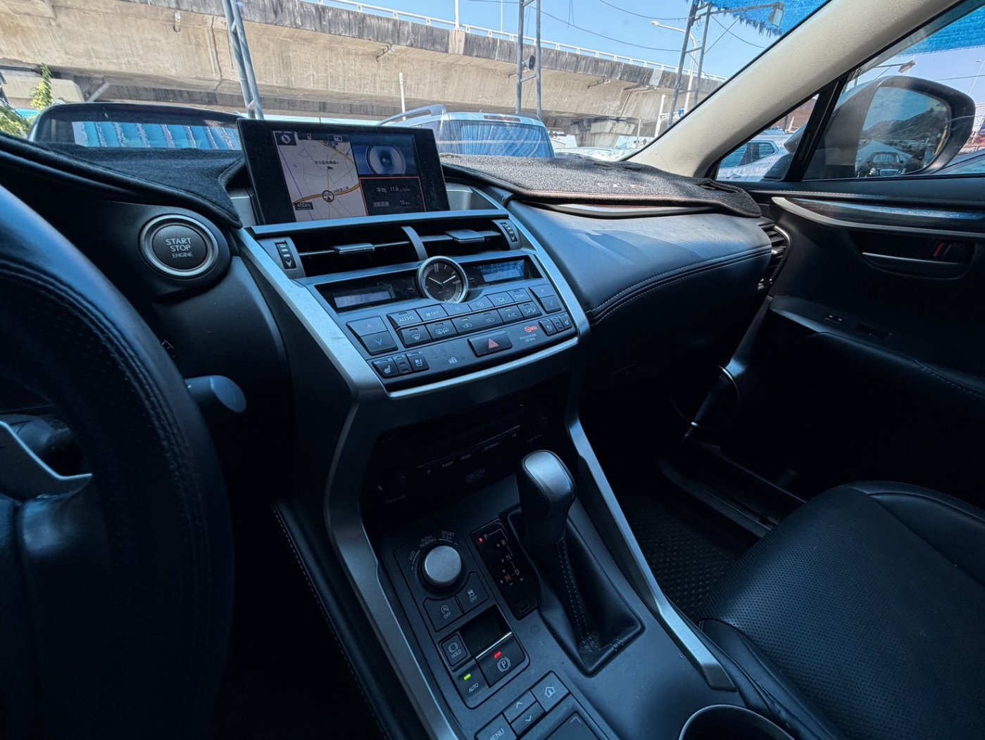 Lexus 凌志 ／ NX 系列 ／ 2015年 ／ 2015年Lexus NX200T 淺棕色 凌志中古車 ／ 九肇匯元汽車 (台南)