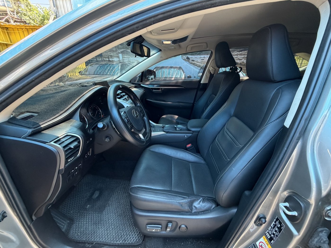 Lexus 凌志 ／ NX 系列 ／ 2015年 ／ 2015年Lexus NX200T 淺棕色 凌志中古車 ／ 九肇匯元汽車 (台南)
