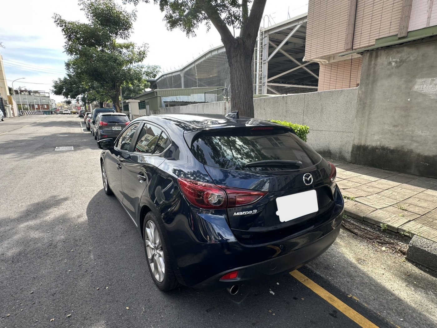 Mazda 馬自達 ／ Mazda 3 ／ 2015年 ／ 2015年Mazda 3 深藍色 馬自達中古車 ／ 安南店(台南)